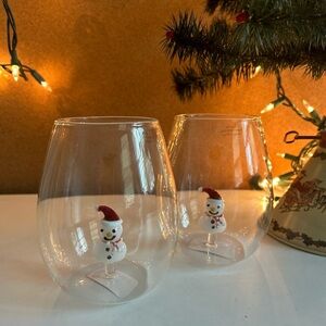 2 Snowman Stemless  Wine Glasses Christmas Holiday In Santa Hat New 4.5” Tall